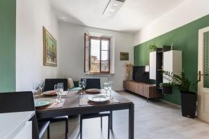 A seating area at CasaLonghi