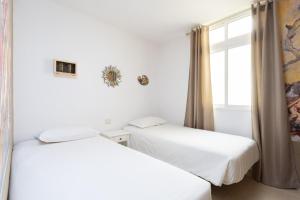 Łóżko lub łóżka w pokoju w obiekcie EDEN RENTALS La Morada de Otazzo