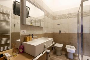 A bathroom at CasaLonghi