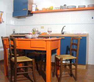 A kitchen or kitchenette at Vico Del Poeta