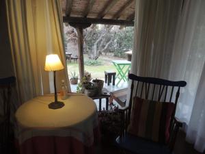 a lamp on a table in a room with a window at Residencia en Casa de artista in Vistalba +22 photos
