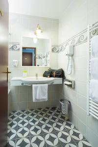 a bathroom with a sink and a mirror at Hôtel Des Pirates in Dolancourt