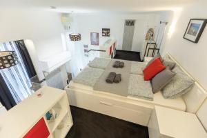 een slaapkamer met een groot wit bed met schoenen erop bij Bright & Shine Apartment in Boedapest