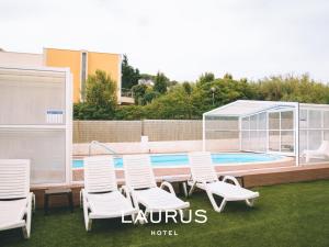 Bazén v ubytování Laurus Hotel nebo v jeho okolí