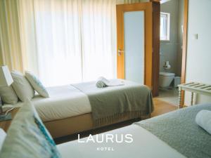 Postel nebo postele na pokoji v ubytování Laurus Hotel