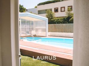 Bazén v ubytování Laurus Hotel nebo v jeho okolí + 34 fotografií