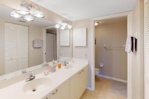 Phòng tắm tại Sea-Renity, Unit H-205 +13 ảnh