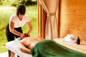 Spaa ja/või tervisekeskus majutusasutuses Glamping Mountain Fairy Tale