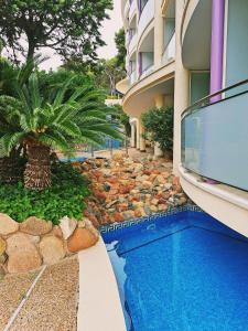 a swimming pool in front of a building at AptoVistas al mar-Font de Mar en Cap de Salou in Salou