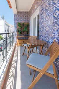 A balcony or terrace at In Old Town With Pool