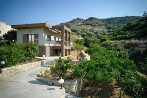 a house on the side of a hill at Vert House near The Beach in Agia Pelagia