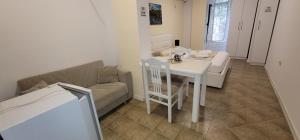 a living room with a couch and a table in a room at Studenti Studio's in Tirana