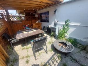 a backyard with a barbecue and a table and a grill at Apartment Garden-2 by Interhome in Karl