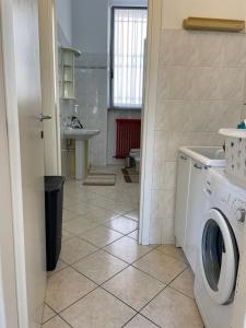 a bathroom with a washing machine and a sink at Minimal Loft in centro a Piacenza in Piacenza