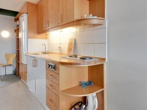 Kuchyň nebo kuchyňský kout v ubytování Apartment Birta - 100m from the sea in Western Jutland by Interhome