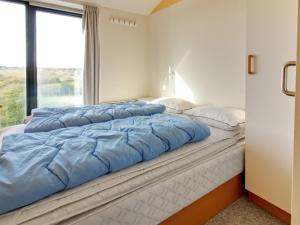 Postel nebo postele na pokoji v ubytování Apartment Birta - 100m from the sea in Western Jutland by Interhome