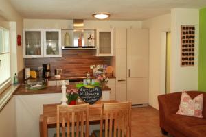 a kitchen with a table and a dining room at Zum Torfstecher in Wilhelmsdorf