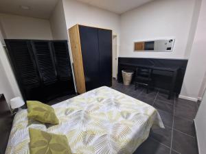 a bedroom with a bed and a desk at Vegueta Casa Los Girasoles in Las Palmas de Gran Canaria