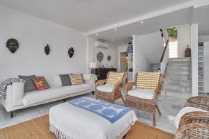 a living room with a couch and chairs at Casa Mariposa in Almuñécar +31 photos