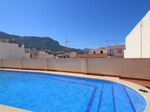 uma piscina no telhado de um edifício em Apartment Calpe Bay-4 by Interhome em Calpe