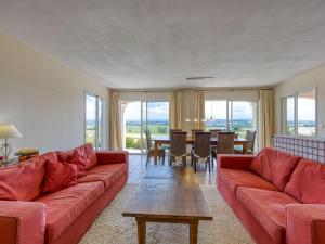 Χώρος καθιστικού στο Holiday Home Le Rossignol by Interhome