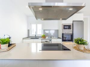 Kuchyň nebo kuchyňský kout v ubytování Apartment Apto Lluis by Interhome
