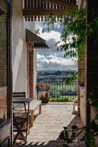 La Fontasse tesisinde bir balkon veya teras