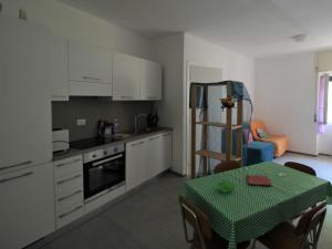 Dapur atau dapur kecil di Studio Borghetto-1 by Interhome