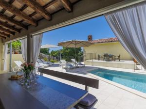 Bazén v ubytování Holiday Home Lucija by Interhome nebo v jeho okolí