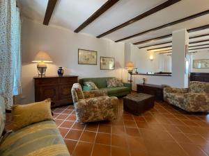 a living room with a green couch and chairs at Holiday Home Ca' Breia by Interhome in Castel Rocchero