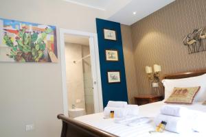 Postel nebo postele na pokoji v ubytování Hermitage Suites