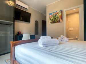 Postel nebo postele na pokoji v ubytování Hermitage Suites