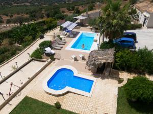 - une vue sur la piscine dans l'établissement Villa Rita, à Raguse