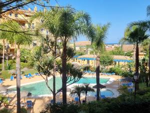 Bazén v ubytovaní Luxury Blue Coast Seaside Retreat Marbella alebo v jeho blízkosti