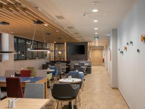 Posezení v ubytování Holiday Inn Express - Hamburg South A7-AS42 by IHG