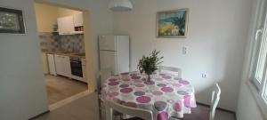 Fotografie z fotogalerie ubytování Apartment in Ražanj with Terrace, WIFI, Washing machine, Dishwasher (3743-3) v destinaci Ražanj