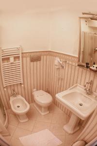 a bathroom with a toilet and a sink at Domus Real Cardello in Rome