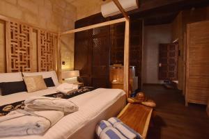 Postel nebo postele na pokoji v ubytování Chapel 5 Boutique Suites B&B