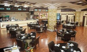Restaurace v ubytování The Rich Jogja Hotel