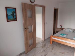 Ein Bett oder Betten in einem Zimmer der Unterkunft Apartman Tamara