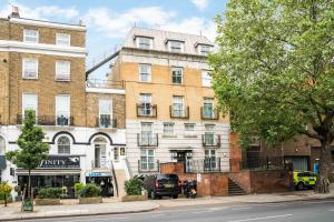 a large brick building on the corner of a street at Ventilated Central 2BR Flat 5 min from Station in London