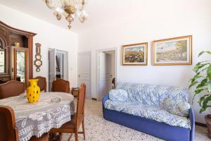 a living room with a couch and a table at Angolo di cielo in Castellammare del Golfo