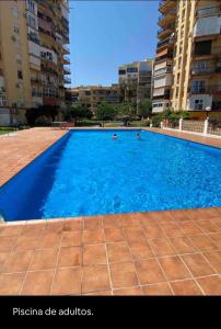 Bazén v ubytování Apartamento paseo marítimo de Playamar nebo v jeho okolí