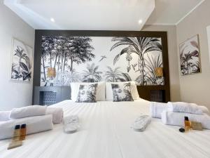 Postel nebo postele na pokoji v ubytování Hermitage Suites