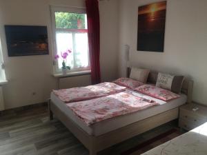 a bedroom with a bed and a window at Ferienwohnung mit Terrasse - Insel Usedom in Trassenheide