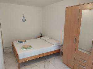Ein Bett oder Betten in einem Zimmer der Unterkunft Apartman Tamara