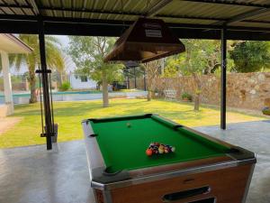 Τραπέζι μπιλιάρδου στο Arom Pool Villa Pattaya 1