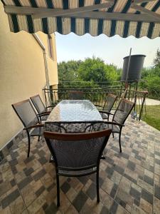 Patio nebo venkovní prostory v ubytování Kršić Apartman