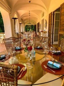 a dining room with a table with wine glasses at Locanda Bela Vista in Itaipava