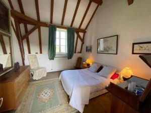 Кровать или кровати в номере **Suite Familiale Spacieuse au Cœur de la Forêt de Montargis** - FR-1-590-335